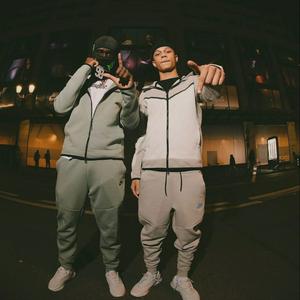 Listen to Mash-Ups Rap FR in the App