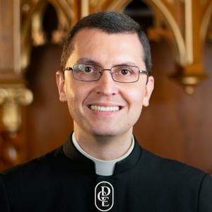 Listen to Padre Alex Nogueira in the App